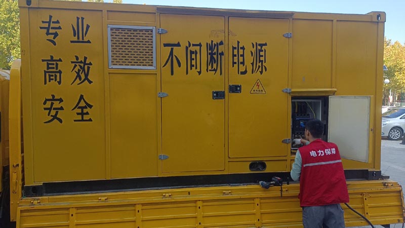 保山柴油发电机组和UPS电源配合使用时，如何避免切换过程中的电力中断？